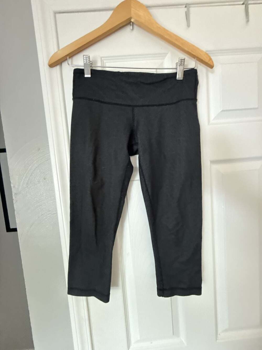 Lululemon Athletica Women's Cropped Leggings Size 4